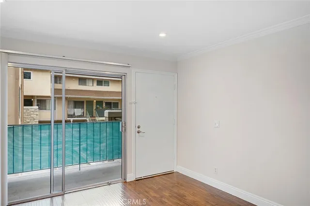 $3,100 | 121 Sinclair Avenue, Unit 206, Glendale, CA 91206