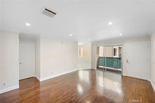 $3,100 | 121 Sinclair Avenue, Unit 206, Glendale, CA 91206