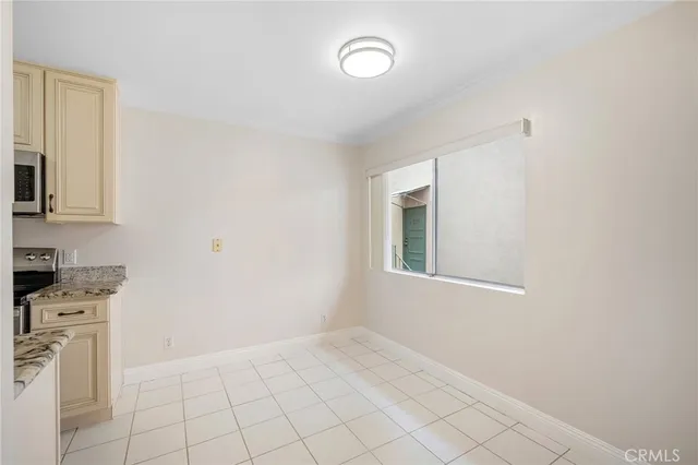 $3,100 | 121 Sinclair Avenue, Unit 206, Glendale, CA 91206