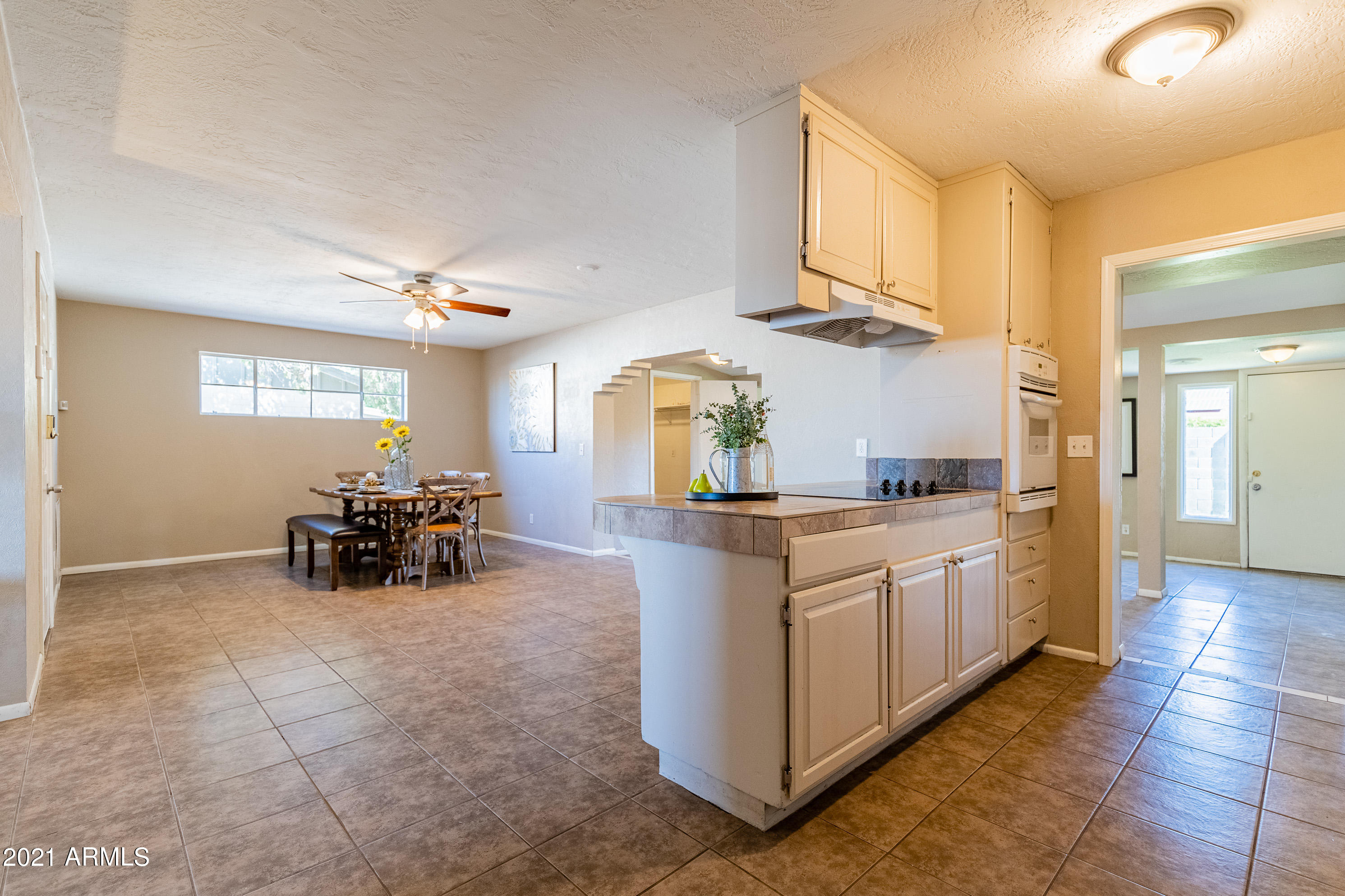 3036 West Cactus Road Phoenix, AZ 85029 - Photo 4 of 20 Kitchen w:dining room view