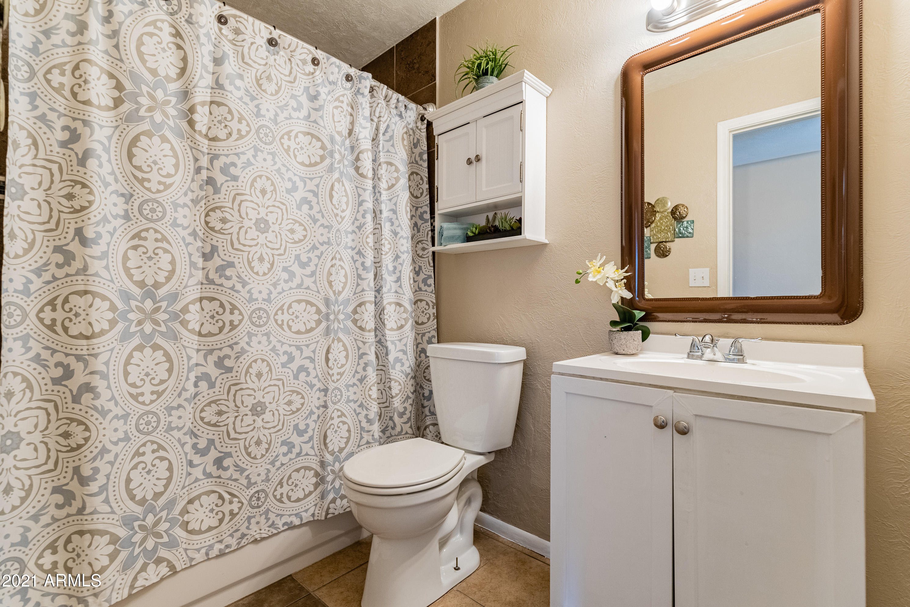 3036 West Cactus Road Phoenix, AZ 85029 - Photo 7 of 20 Guest Bath
