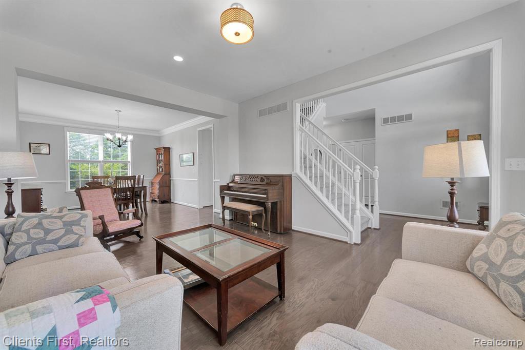 51214 Scarborough Road Canton, MI 48188 - Photo 4 of 40 Gallery Image 4