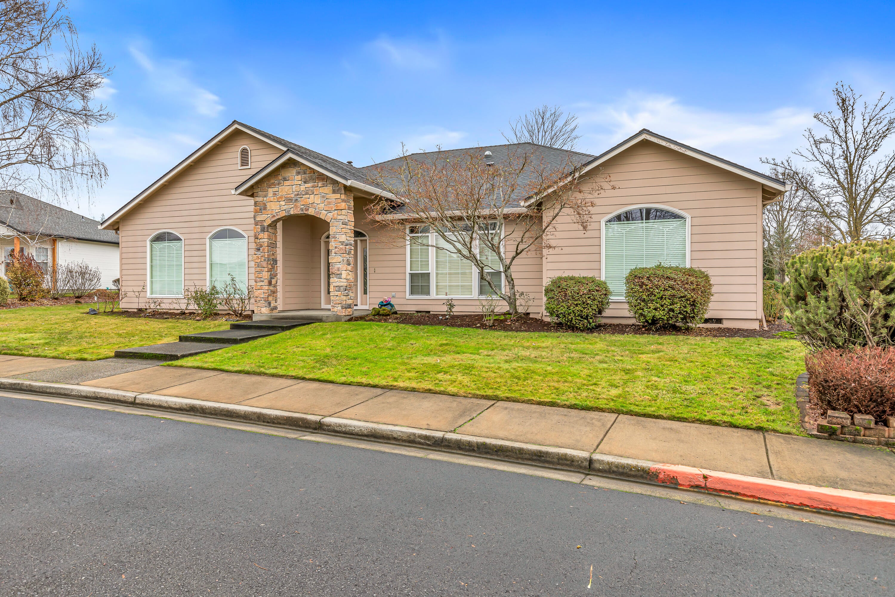 233 Keystone Way Eagle Point, OR 97524 - Photo 5 of 38 9R9A1170