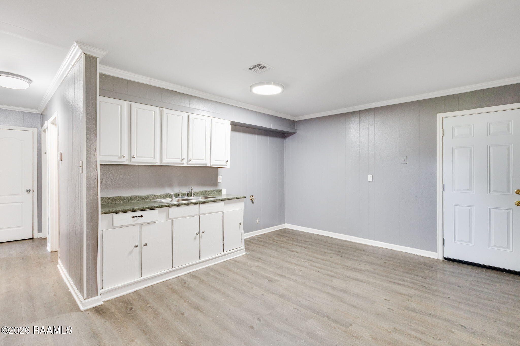 219 Hammond Road Lafayette, LA 70501 - Photo 5 of 11 219 Hammond kitchen 2