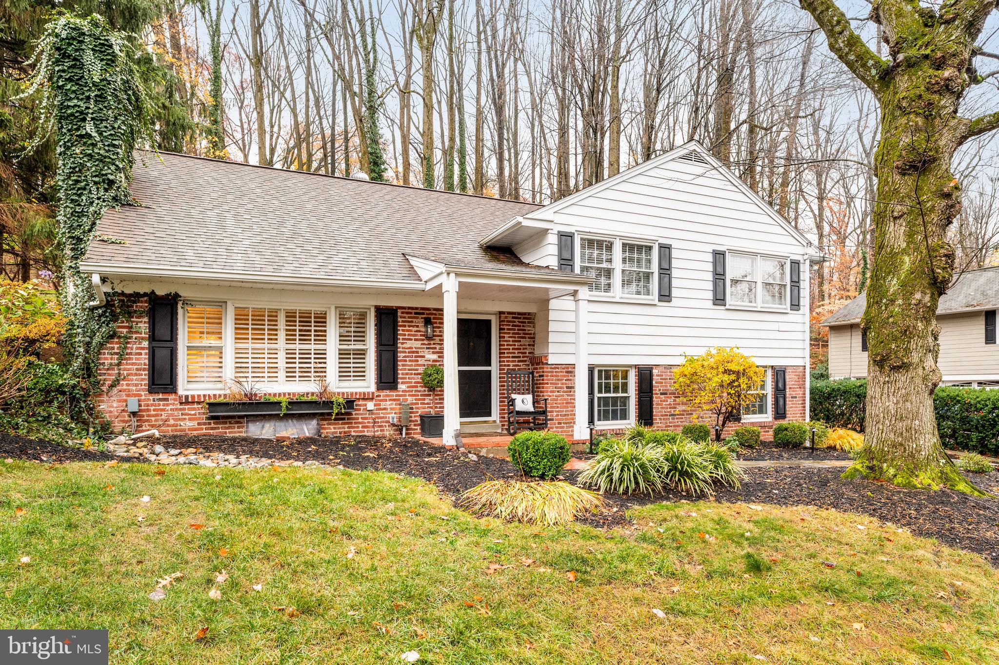 476 Upper Weadley Road Wayne, PA 19087 - Photo 2 of 45 front view of a house with a yard