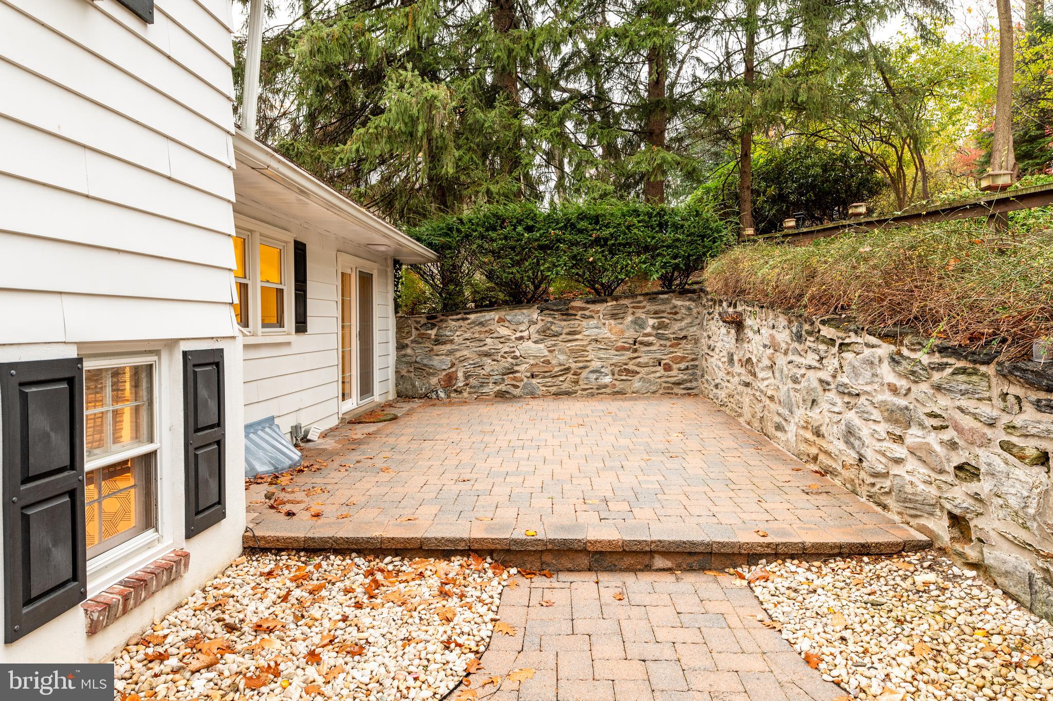 476 Upper Weadley Road Wayne, PA 19087 - Photo 41 of 45 a view of a backyard of the house
