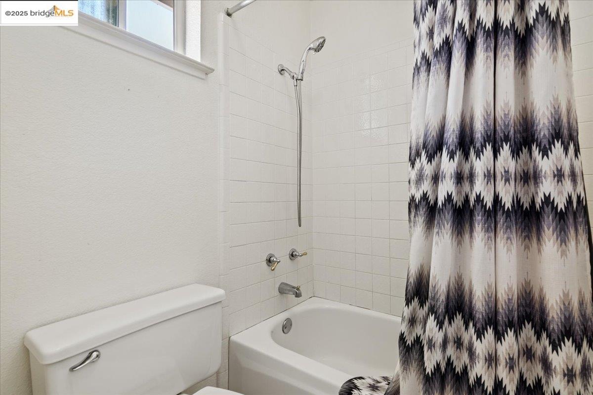 4137 Amargosa Drive Antioch, CA 94531 - Photo 27 of 31 a bathroom with a toilet and a bathtub