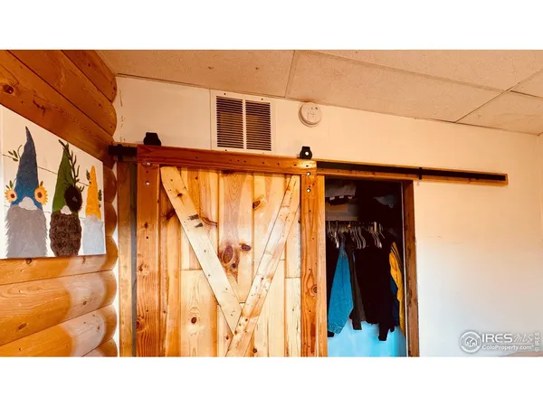 a black and white photo of a living room