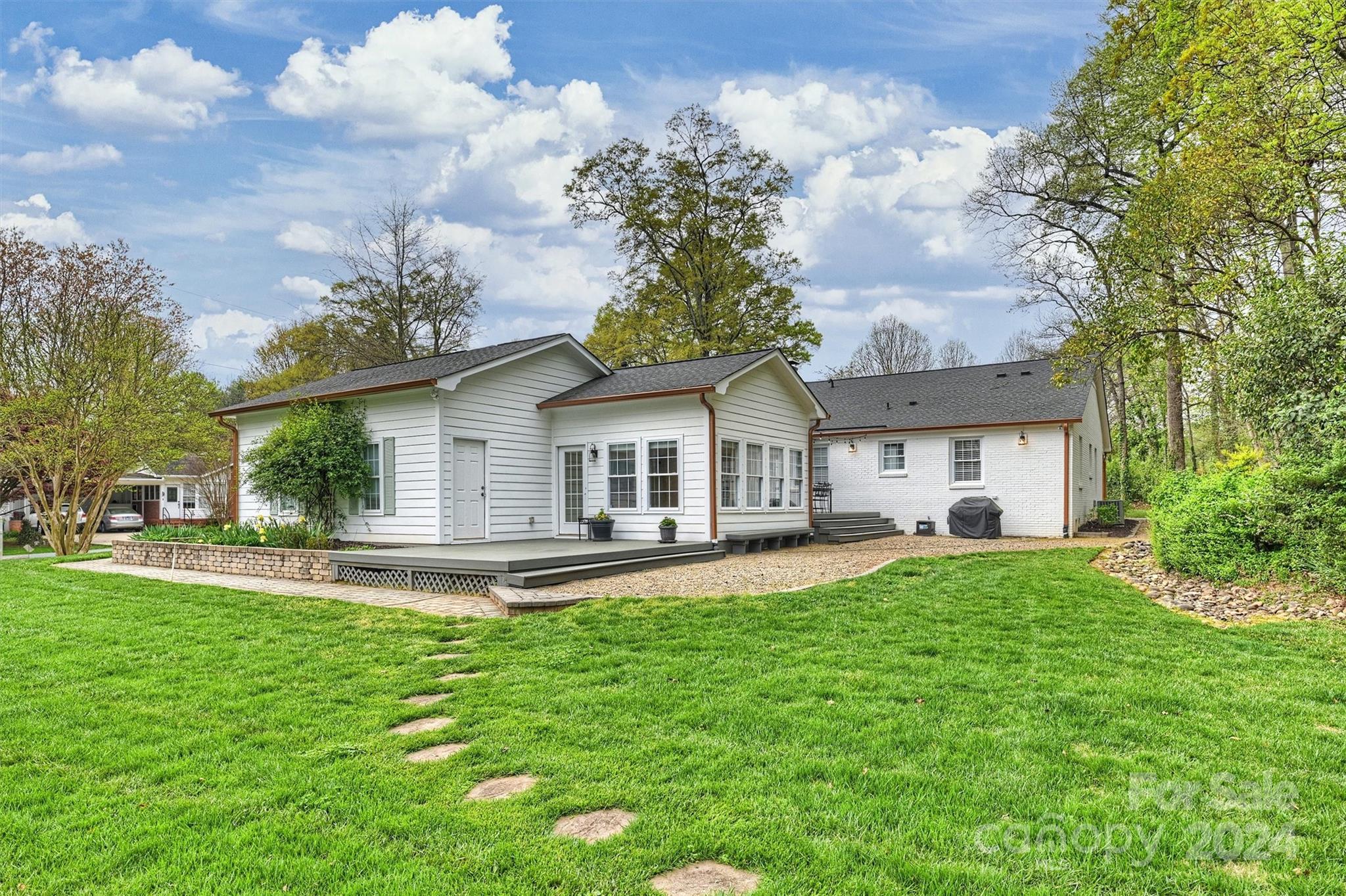 101 Sardis View Road Charlotte, NC 28211 - Photo 38 of 43 a front view of house with yard and green space