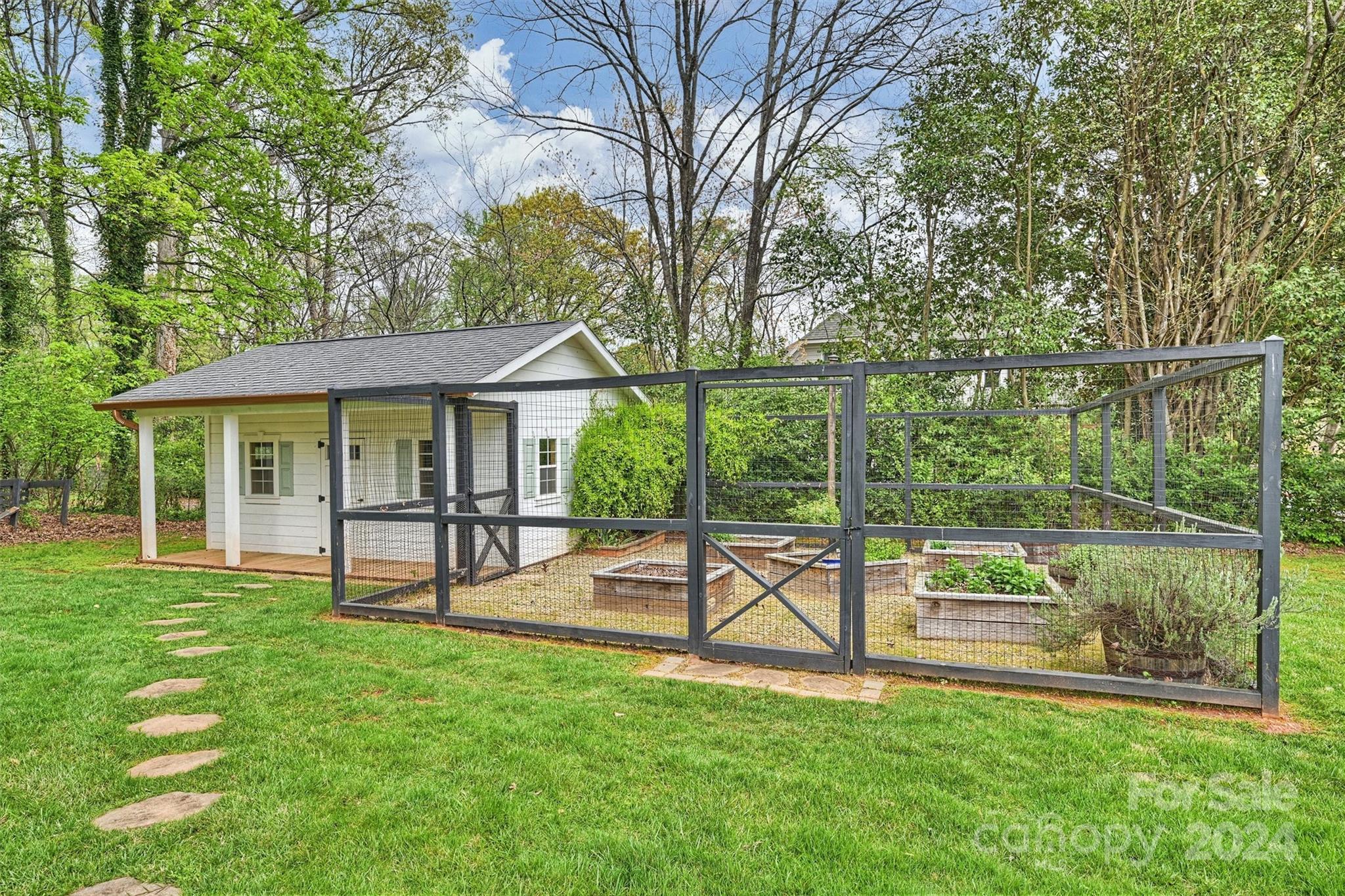 101 Sardis View Road Charlotte, NC 28211 - Photo 40 of 43 a view of a house with a backyard porch and sitting area