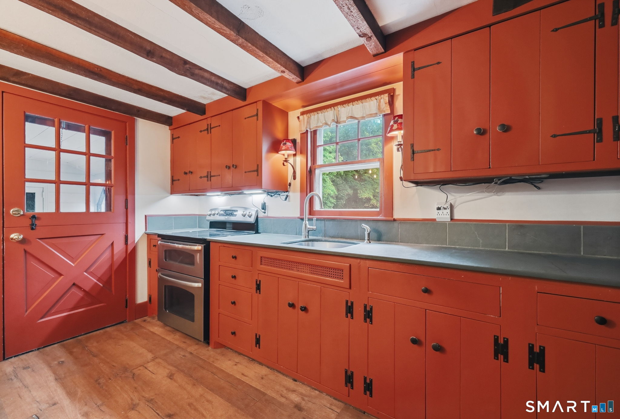 8 Canton Road Simsbury, CT 06092 - Photo 6 of 36 Gallery Image 6