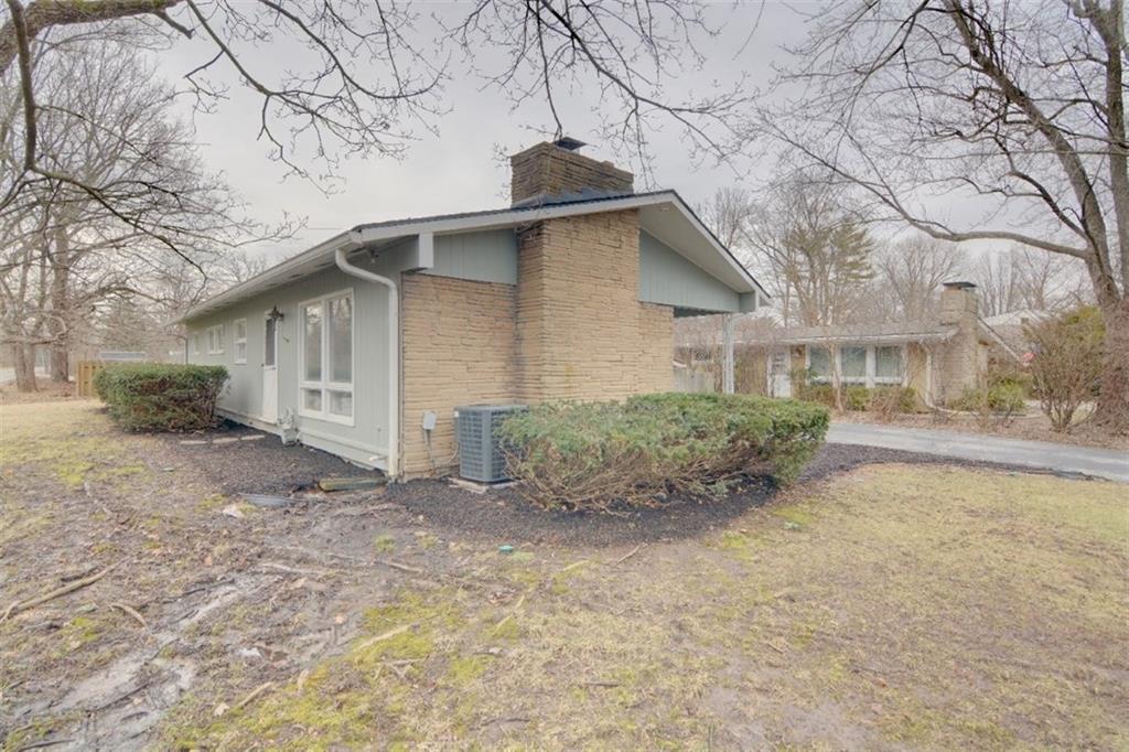9104 Warwick Road Indianapolis, IN 46240 - Photo 2 of 22
