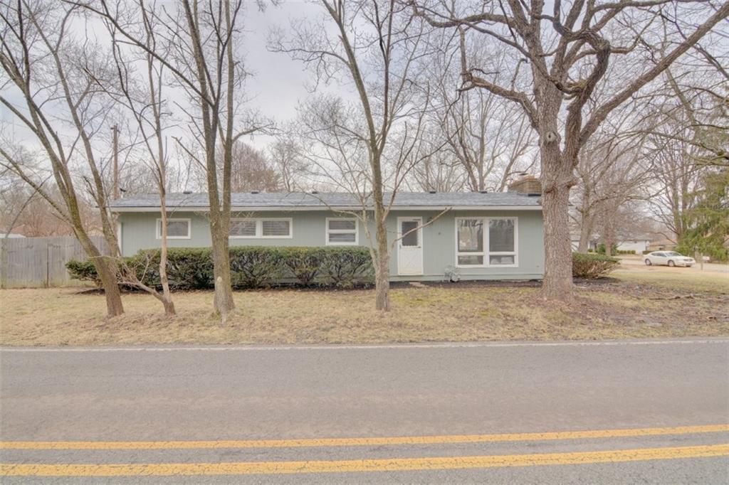 9104 Warwick Road Indianapolis, IN 46240 - Photo 3 of 22