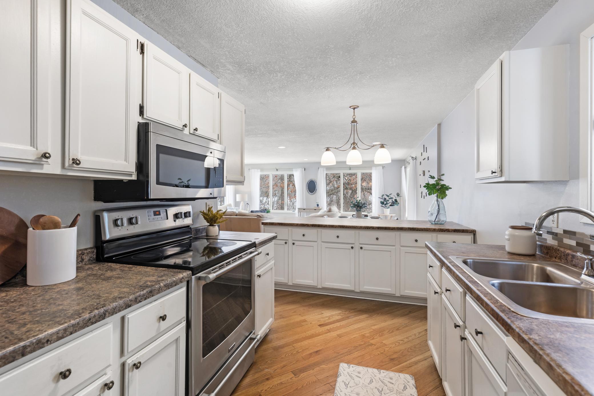 4626 Lenore Lane Eagan, MN 55122 - Photo 10 of 31