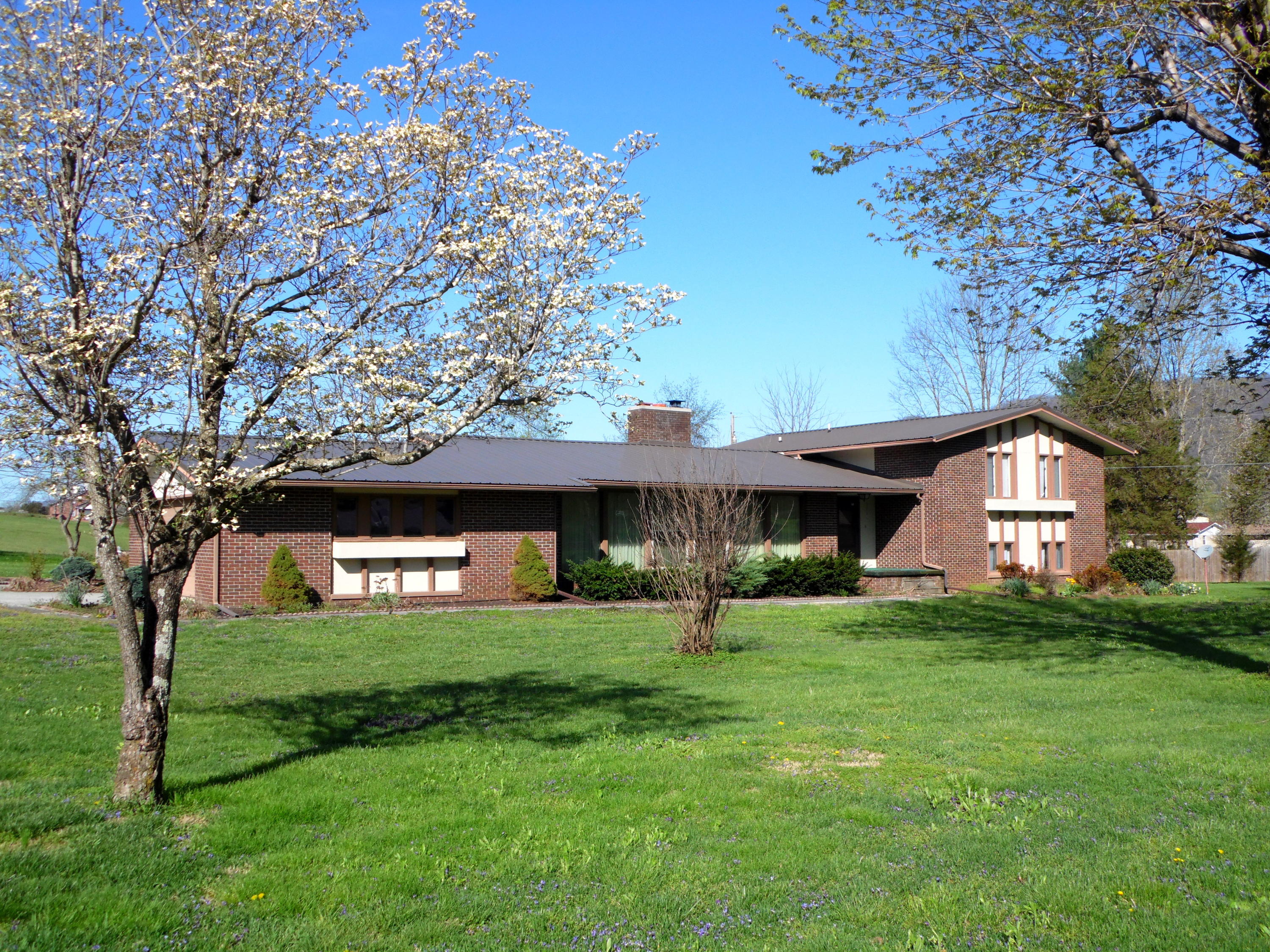 206 Brown Crest Road La Follette, TN 37766 - Photo 1 of 35 206 Brown Crest