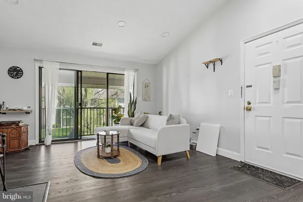 $2,400 | 11 Poillon Court, Lawrence Township, NJ 08648