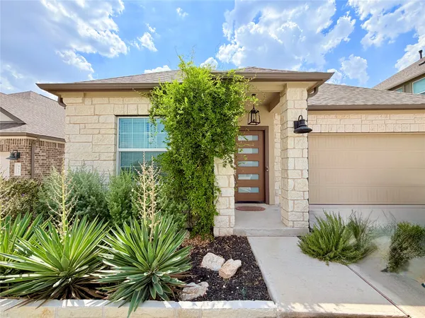 $2,300 | 928 Legends Lane, Georgetown, TX 78628