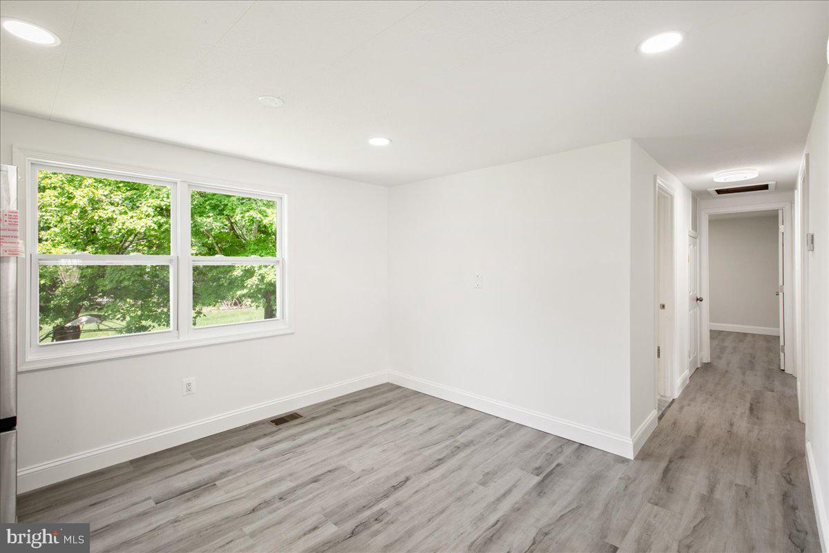 5028 Harpers Ferry Road Sharpsburg, MD 21782 - Photo 12 of 35 Dinning room