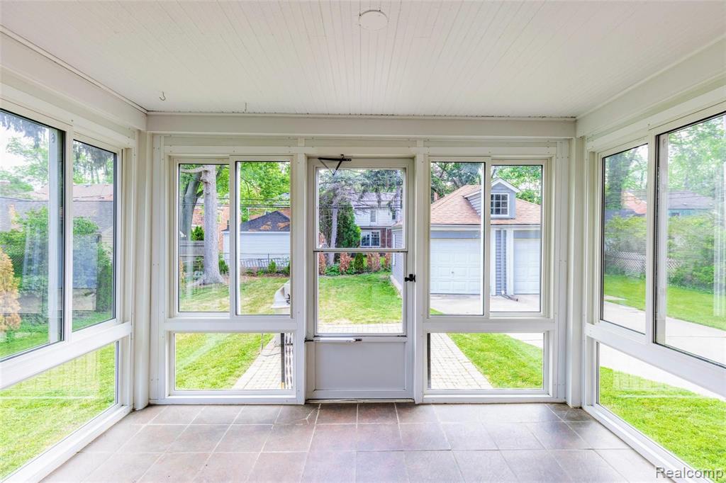 214 Fisher Road Grosse Pointe Farms, MI 48230 - Photo 12 of 44