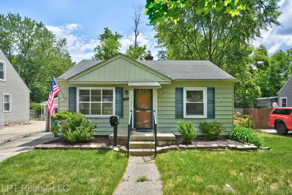 $195,000 | 23038 Violet Street, Farmington, MI 48336