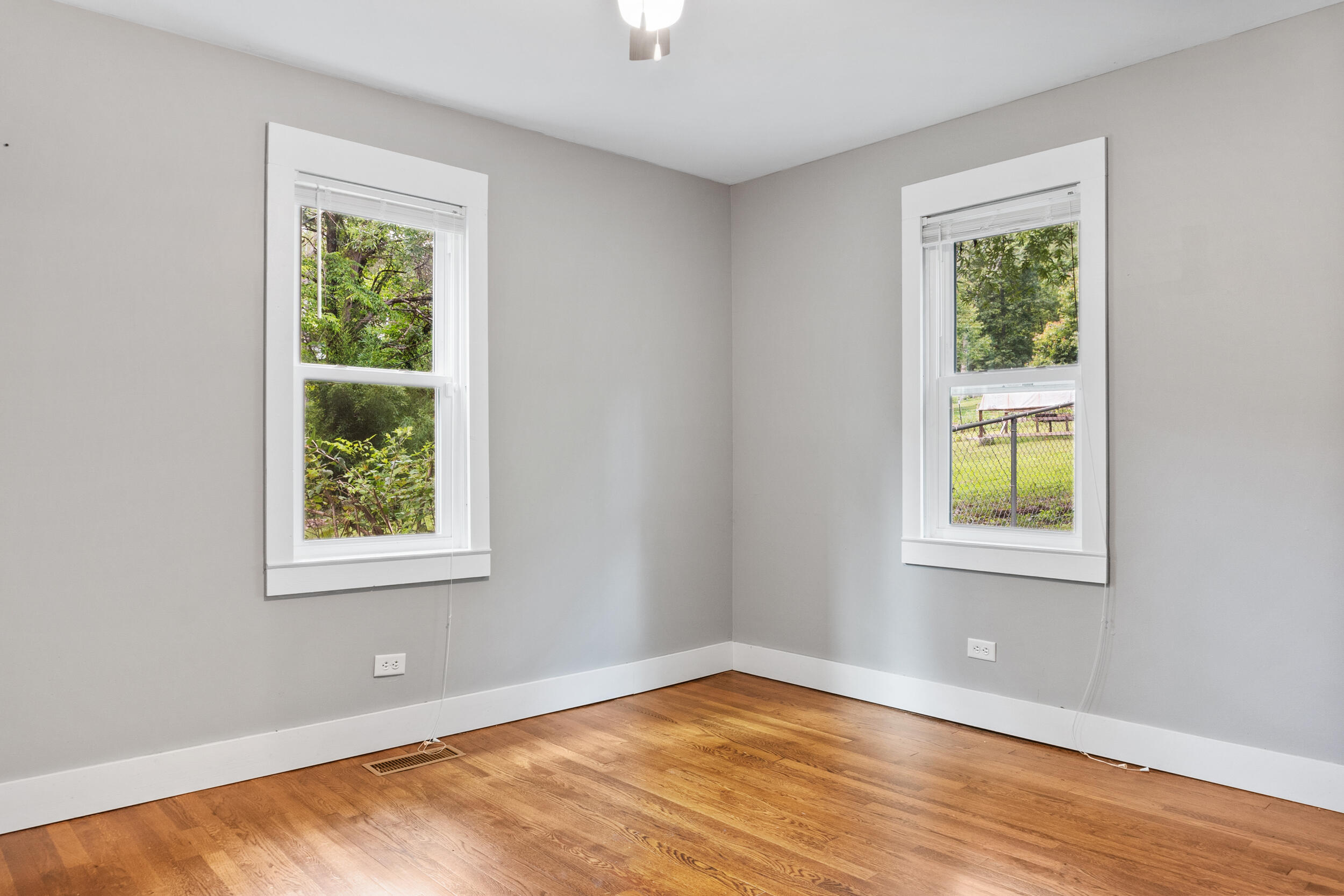 4311 Kellys Ferry Road Chattanooga, TN 37419 - Photo 11 of 33 Guest Room 1 (1)