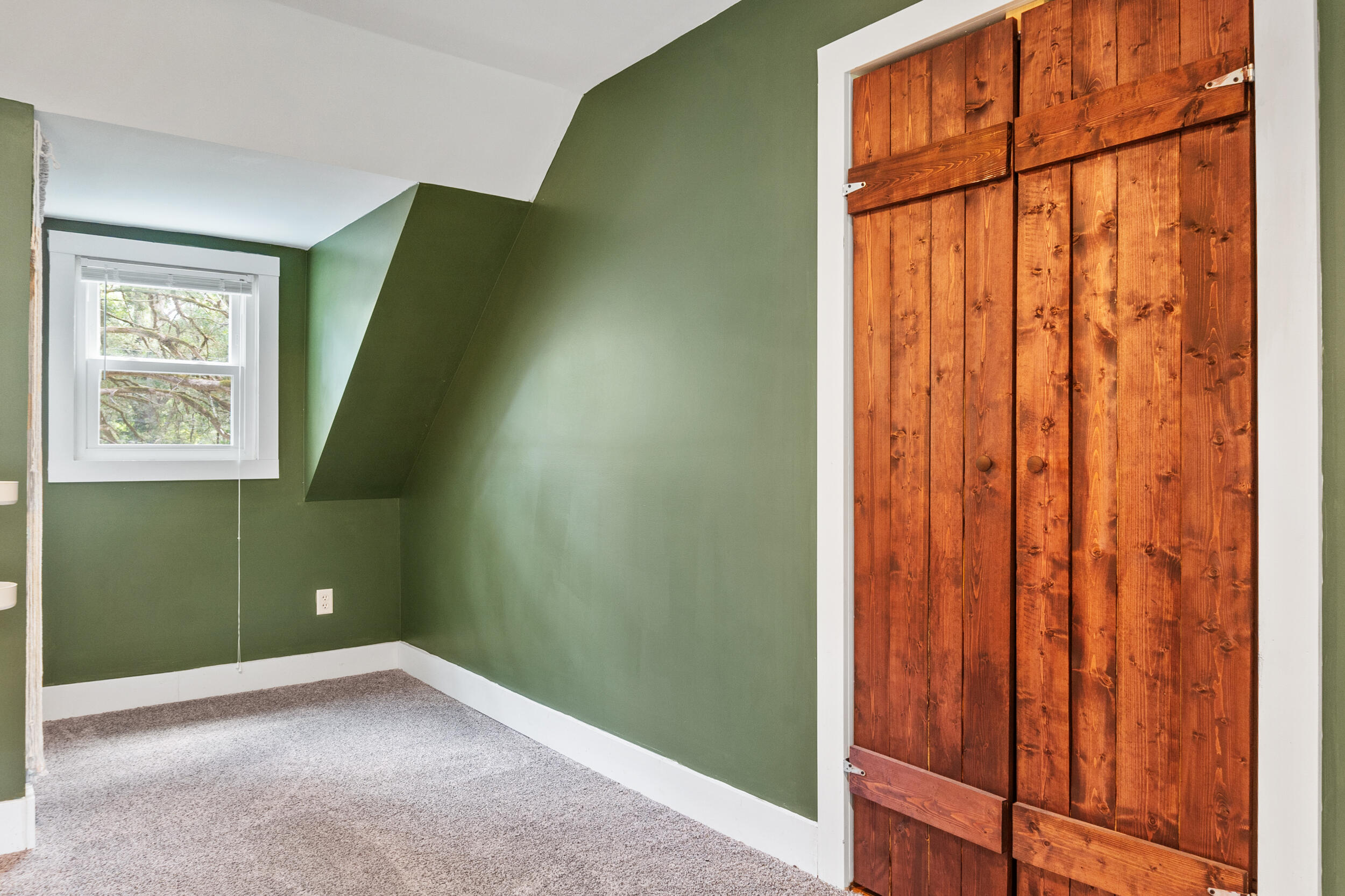 4311 Kellys Ferry Road Chattanooga, TN 37419 - Photo 23 of 33 Master Bedroom 4