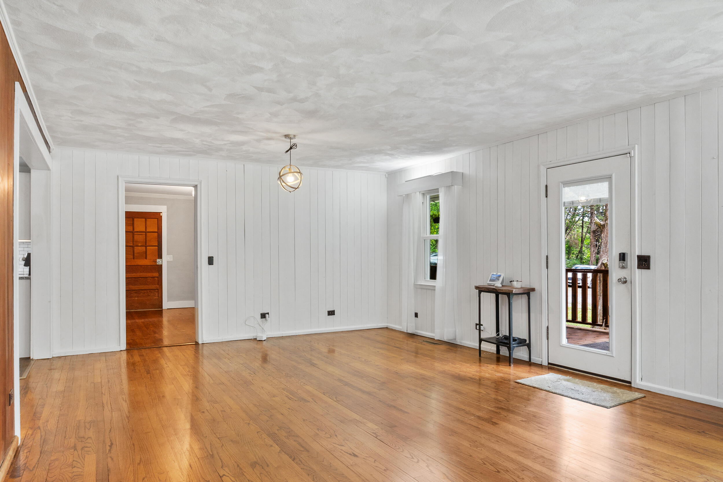 4311 Kellys Ferry Road Chattanooga, TN 37419 - Photo 4 of 33 Living Room 2