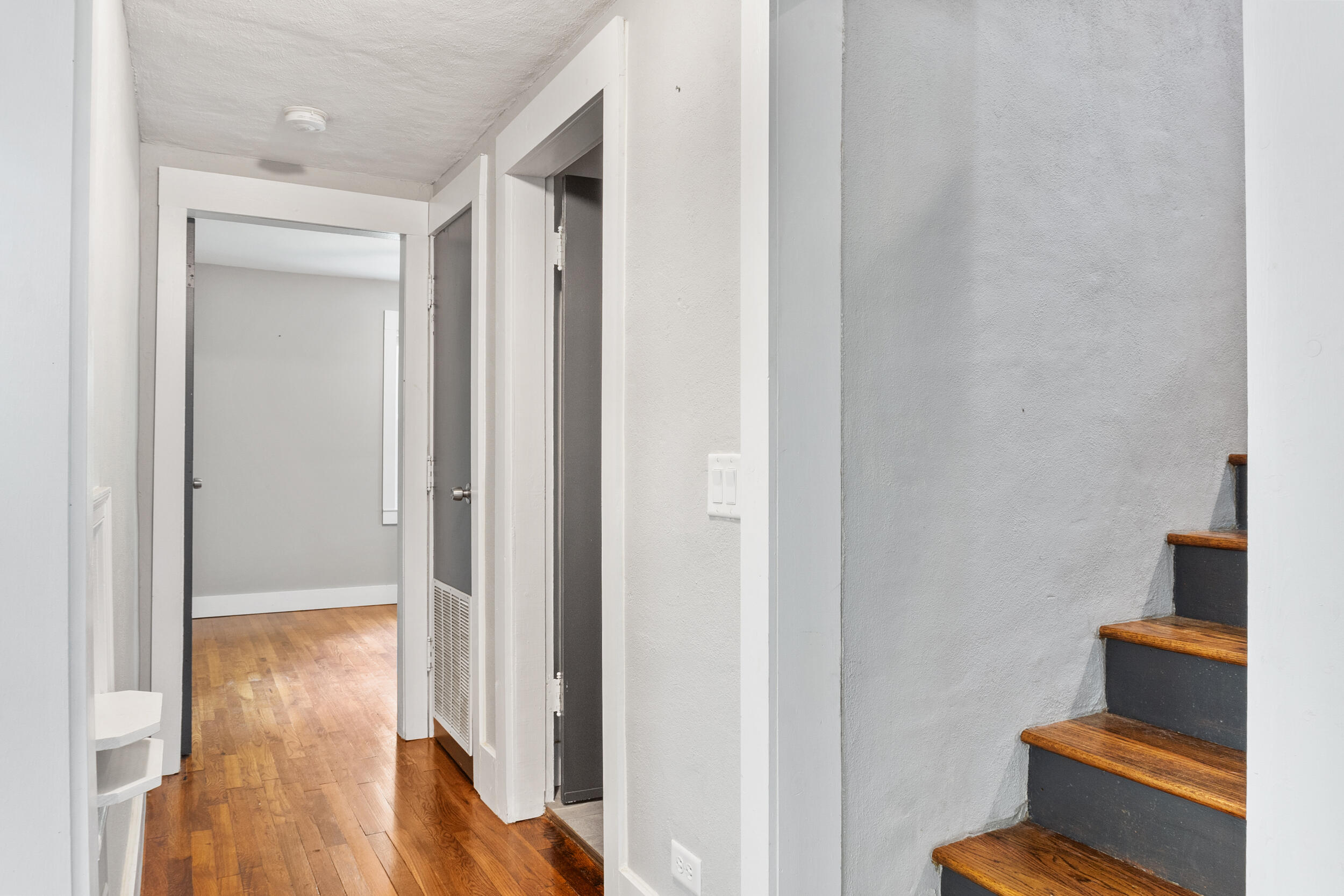 4311 Kellys Ferry Road Chattanooga, TN 37419 - Photo 9 of 33 Hallway