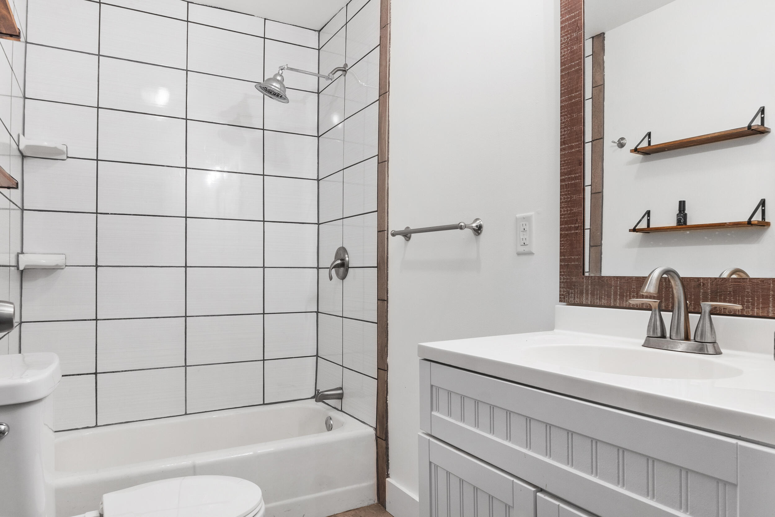 4311 Kellys Ferry Road Chattanooga, TN 37419 - Photo 10 of 33 Bathroom 1