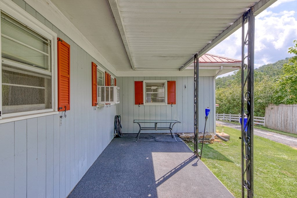 3764 Case Knife Road Pulaski, VA 24301 - Photo 9 of 47 Gallery Image 9