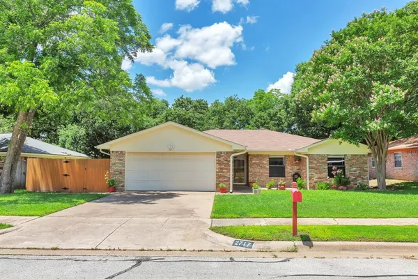 $2,850 | 2717 Meadow Green, Bedford, TX 76021