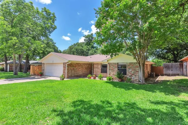 $2,850 | 2717 Meadow Green, Bedford, TX 76021