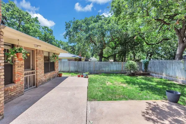$2,850 | 2717 Meadow Green, Bedford, TX 76021