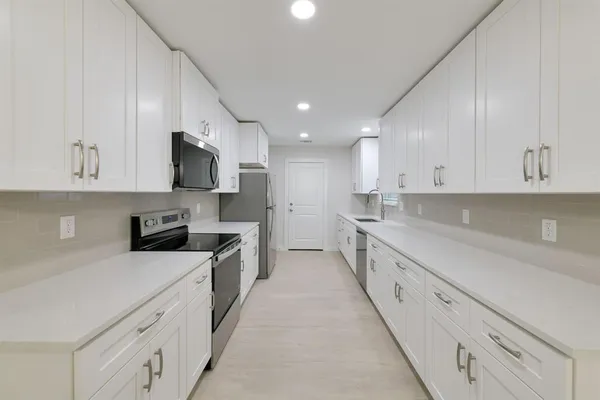 $2,850 | 2717 Meadow Green, Bedford, TX 76021