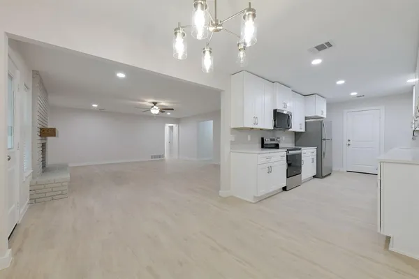 $2,850 | 2717 Meadow Green, Bedford, TX 76021