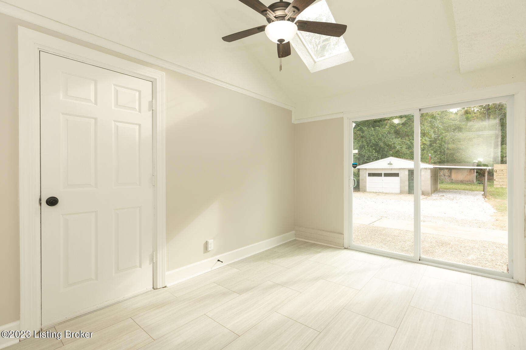 4704 Valley Station Road Louisville, KY 40272 - Photo 19 of 55 4704 Valley Station Rd-18