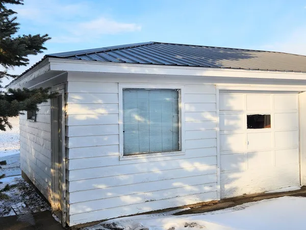 $325,000 | 40494 Highway 14, Springfield, MN 56087