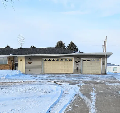 $347,900 | 40494 Highway 14, Springfield, MN 56087