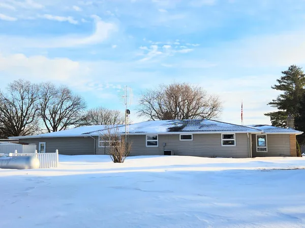 $325,000 | 40494 Highway 14, Springfield, MN 56087