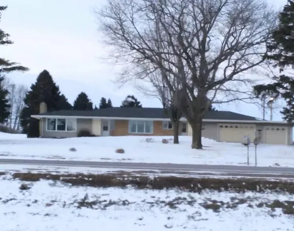 $325,000 | 40494 Highway 14, Springfield, MN 56087