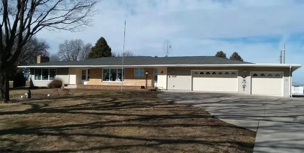 $325,000 | 40494 Highway 14, Springfield, MN 56087