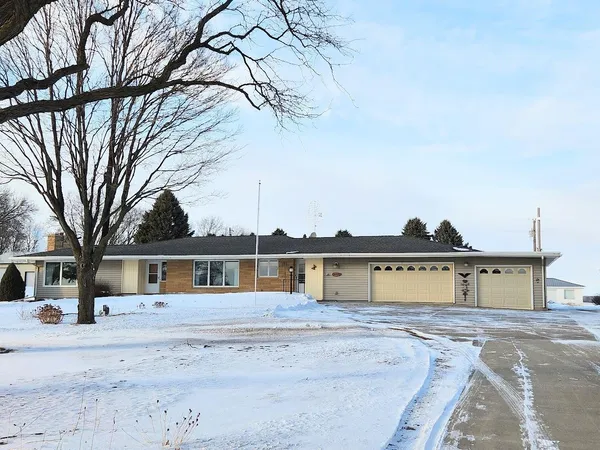 $325,000 | 40494 Highway 14, Springfield, MN 56087