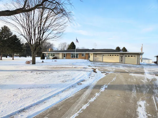 $325,000 | 40494 Highway 14, Springfield, MN 56087