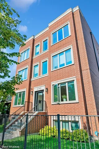 $549,000 | 2742 North Hamlin Avenue, Unit 3N, Chicago, IL 60647