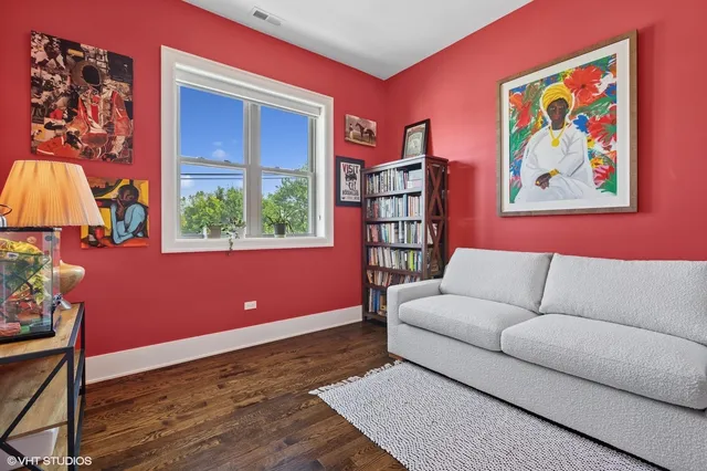 $549,000 | 2742 North Hamlin Avenue, Unit 3N, Chicago, IL 60647