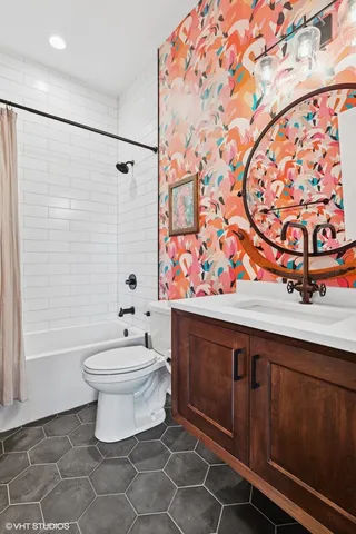 $549,000 | 2742 North Hamlin Avenue, Unit 3N, Chicago, IL 60647