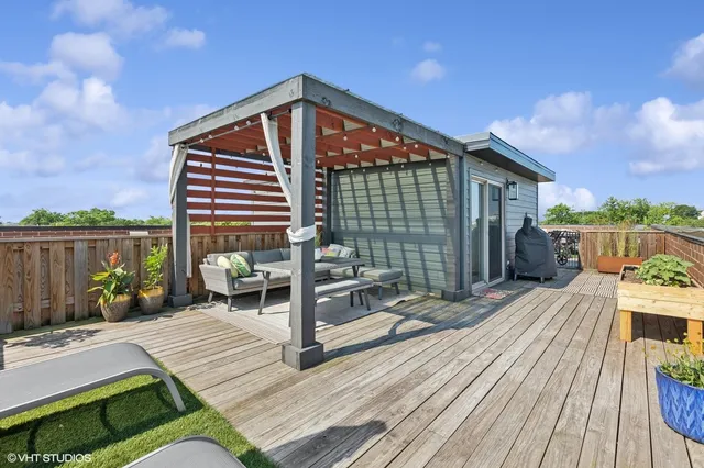 $549,000 | 2742 North Hamlin Avenue, Unit 3N, Chicago, IL 60647