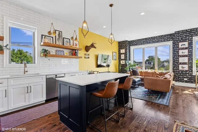 $549,000 | 2742 North Hamlin Avenue, Unit 3N, Chicago, IL 60647