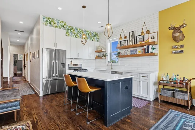 $549,000 | 2742 North Hamlin Avenue, Unit 3N, Chicago, IL 60647