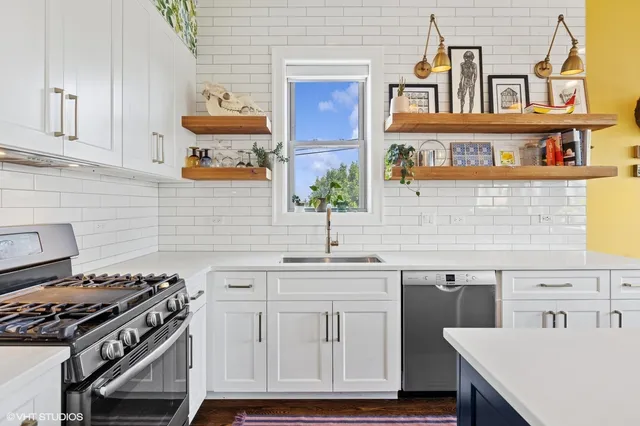 $549,000 | 2742 North Hamlin Avenue, Unit 3N, Chicago, IL 60647